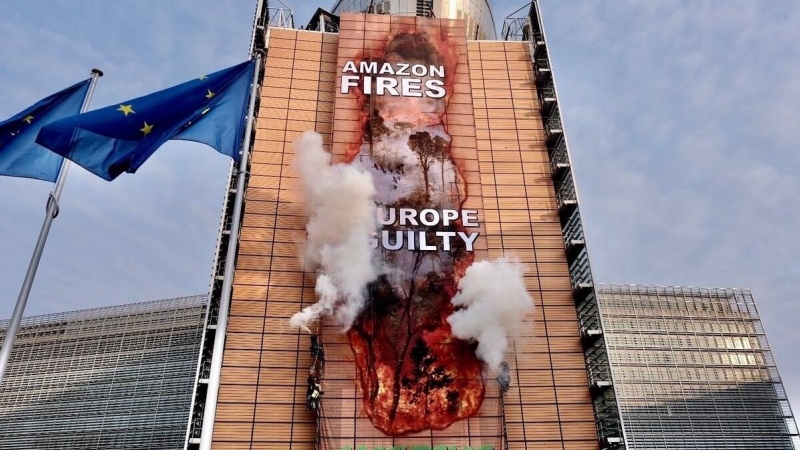 Acción de Greenpeace en septiembre de 2020 en Bruselas en protesta contra el acuerdo de la UE con Mercosur.
