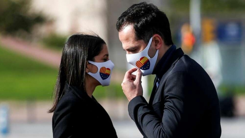 La presidenta de Ciudadanos, Inés Arrimadas (i), junto a Ignacio Aguado durante la campaña electoral catalana.