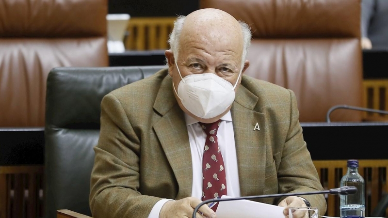 El consejero de Salud y Familias, Jesús Aguirre, en el Parlamento de Andalucía en Sevilla.