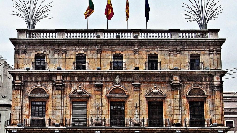 Façana de l'edifici on hi ha l'Ajuntament de Castelló de la Plana.