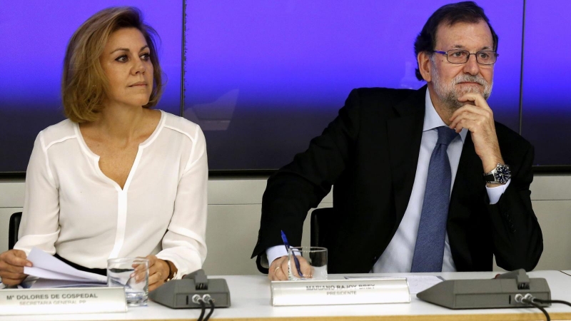 María Dolores de Cospedal, exsecretaria general del PP y exministra de Defensa, junto con Mariano Rajoy, durante una reunión de la Ejecutiva del PP, en 2016.