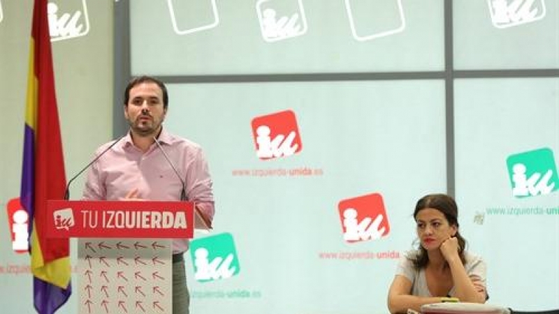 El coordinador general de Izquierda Unida, Alberto Garzón y la eurodiputada de IU, Sira Rego, en una foto de archivo durante la Asamblea Político y Social de IU  a 26 de septiembre de 2019.