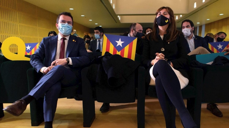 El Vicepresidente del Govern catalán, Pere Aragonès, y la presidenta del Parlament, Laura Borràs, participan en la conferencia “Un gobierno para hacer, un gobierno para ser” este martes en Barcelona.