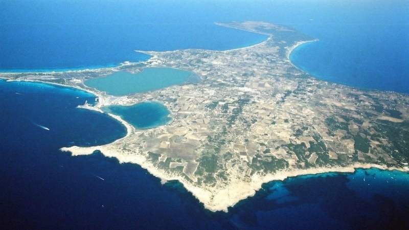 Panorámica aérea de la isla de Formenetera.