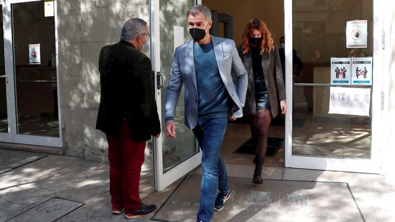 Toni Cantó saliendo de Les Corts Valencianes la semana pasada.