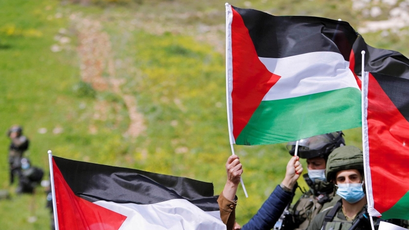 Palestinos protestan contra los asentamientos israelíes