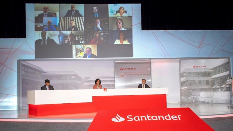 La presidenta del Banco Santander, Ana Botín, preside la junta de accionistas celebrada en el Centro de Formación El Solaruco de la Ciudad Grupo Santander, sede del banco en Madrid, y también de forma telémática. EFE/ Banco Santander