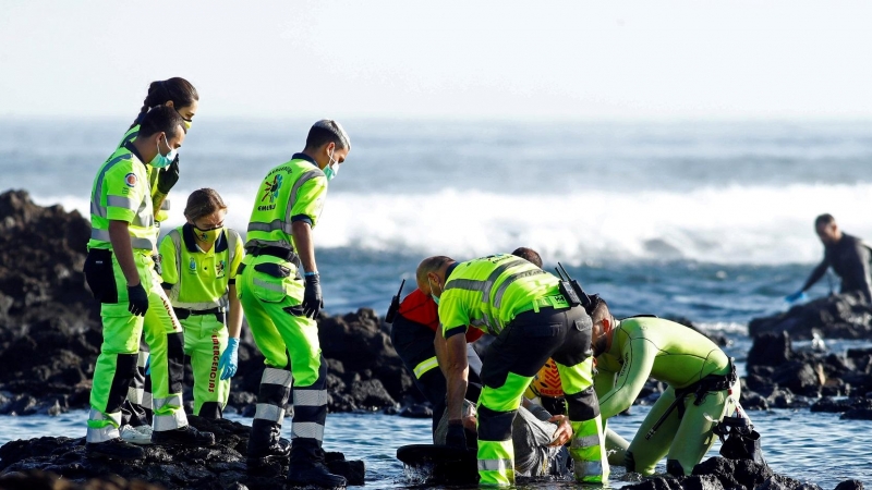 Rescate del cadáver de un migrante tras un naufragio en Lanzarote