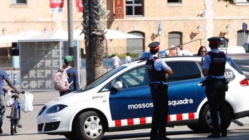 Imagen de archivo de dos Mossos d'Esquadra. - EFE