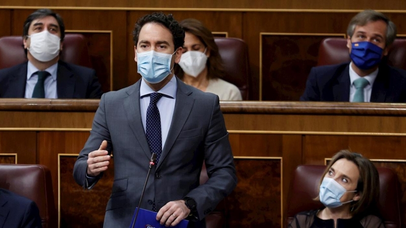 Imagen del secretario general del PP Teodoro García Egea junto a Cuca Gamarra, portavoz del partido, durante una sesión de control al Gobierno. - EFE