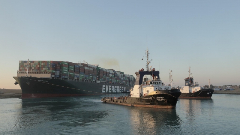 El buque Ever Given es desencallado tras casi una semana de bloqueo del canal de Suez