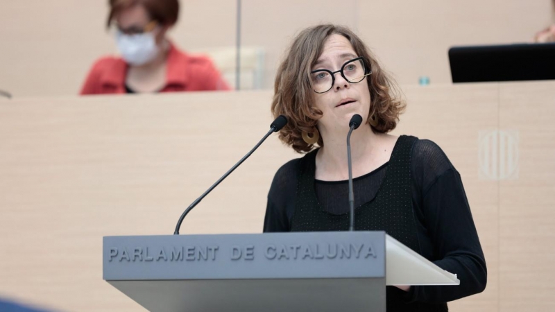 La diputada de la CUP-NCG Eulàlia Reguant intervenint al ple d'investidura del 30 de març de 2021.