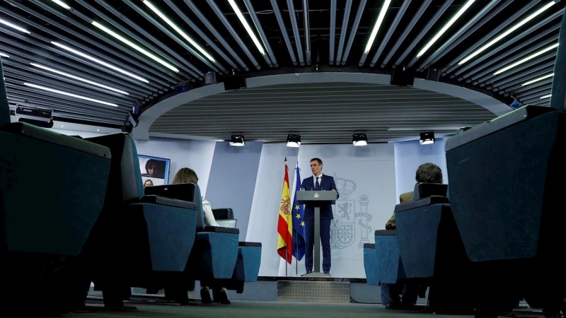 El presidente del Gobierno, Pedro Sánchez, en rueda de prensa tras la reunión del Consejo de Ministros, en el Palacio de la Moncloa. EFE/ Zipi