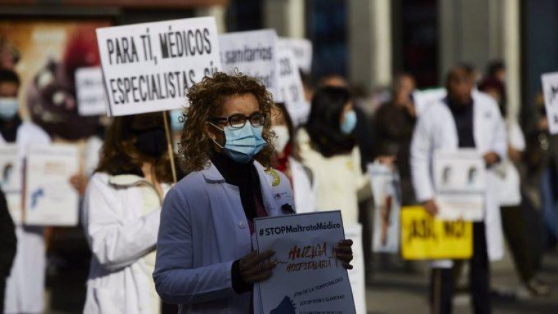 Los sindicatos de médicos protestan contra la temporalidad en las contrataciones