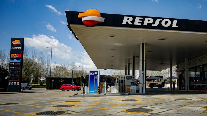 Gasolinera de Repsol ubicada en Madrid. E.P./Ricardo Rubio