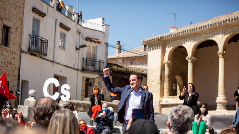 El candidato de Ciudadanos a la presidencia de la Comunidad de Madrid, Edmundo Bal, en el arranque de campaña en El Molar.