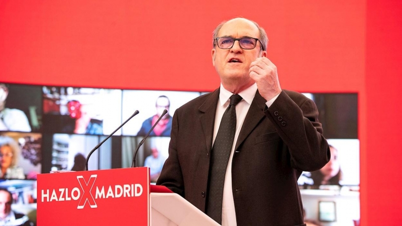 El candidato del PSOE a la Comunidad de Madrid, Ángel Gabilondo durante un acto electoral semipresencial en la sede del partido en la calle Ferraz de Madrid.