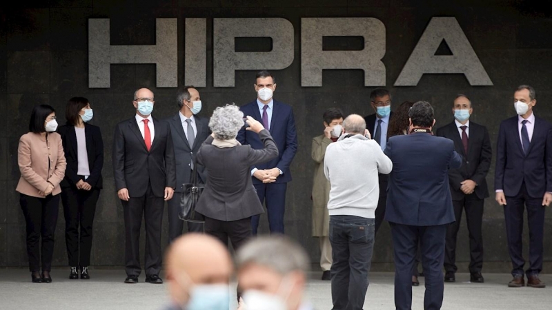 El presidente del Gobierno, Pedro Sánchez, a su llegada a la farmacéutica Hipra.