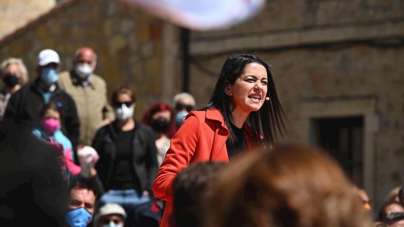 La líder de Ciudadanos, Inés Arrimadas participa en un acto electoral del candidato de su partido.
