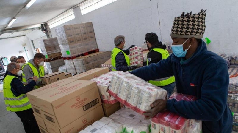 La Fundación 'la Caixa', CaixaBank y la Federación Española de Bancos de Alimentos (FESBAL) han presentado este lunes la segunda edición de la campaña solidaria 'Ningún Hogar Sin Alimentos'.