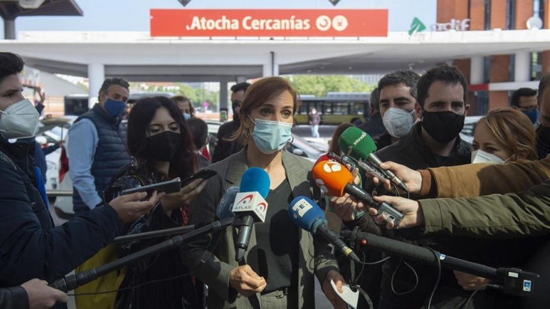 La candidata de Más Madrid a la Presidencia de la Comunidad de Madrid, Mónica García, atiende a los medios de comunicación.