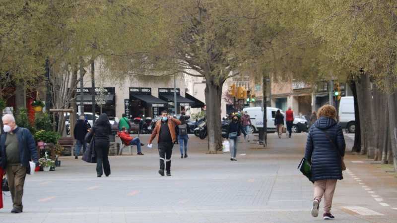 Vianants al centre de Sant Cugat del Vallès.