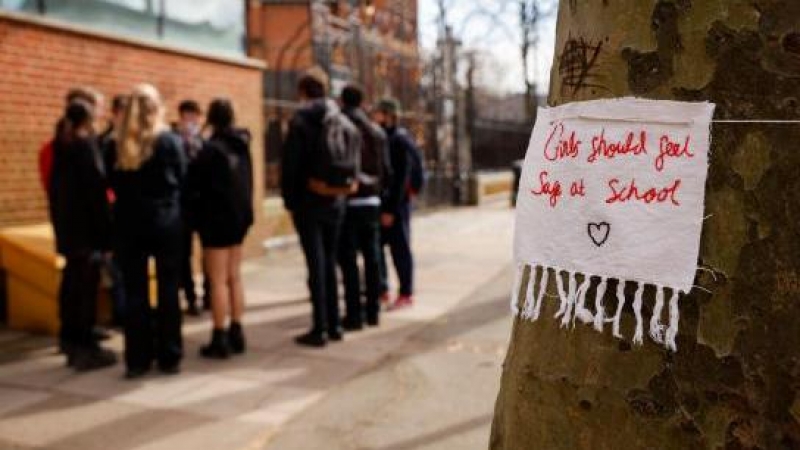 Alumnos de diversas escuelas privadas muestras su apoyo hacia las víctimas.