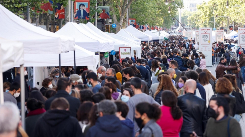 Una imatge d'aquest Sant Jordi al Passeig de Gràcia.