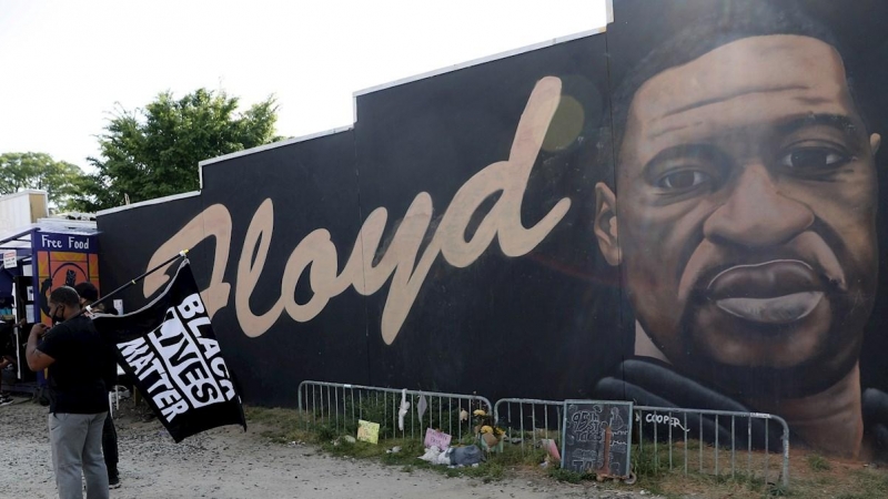 Fotografía de archivo que muestra un mural de George Floyd, asesinado por el expolicía Derek Chauvin, en EEUU. - EFE