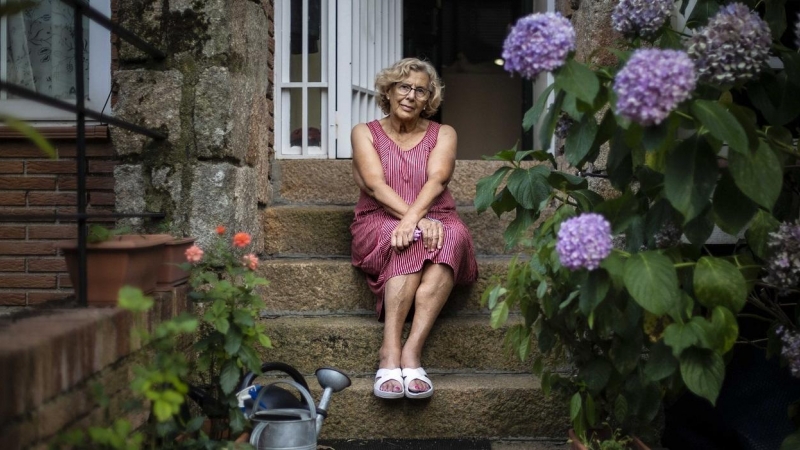 La exalcaldesa de Madrid, Manuela Carmena, en una fotografía en su domicilio en la capital, en julio de 2020.