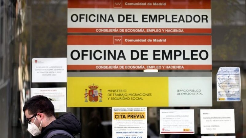 Los planteamientos iniciales de Caixabank y BBVA prevén dejar sin empleo a más de 12.000 trabajadores.