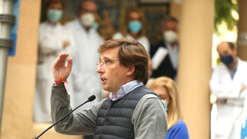 El alcalde de Madrid, José Luis Martínez-Almeida, durante una visita al Centro de Madrid Salud, a 28 de abril de 2021.