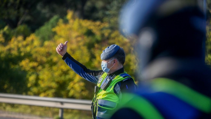 10/10/2020. Controles policiales en la capital un día después del anuncio del estado de alarma.