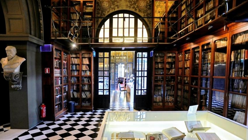 L'espectacular biblioteca de l'Ateneu Barcelonès.
