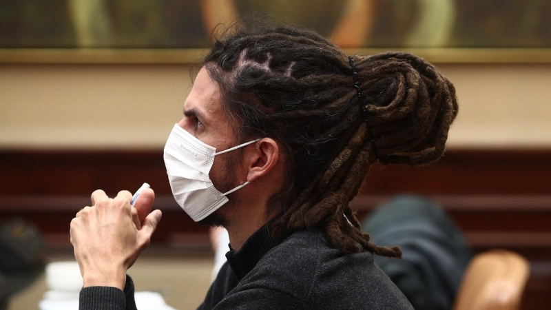 El diputado y secretario de Organización de Podemos, Alberto Rodríguez, durante una reunión de la Mesa del Congreso de los Diputados, a 13 de abril de 2021