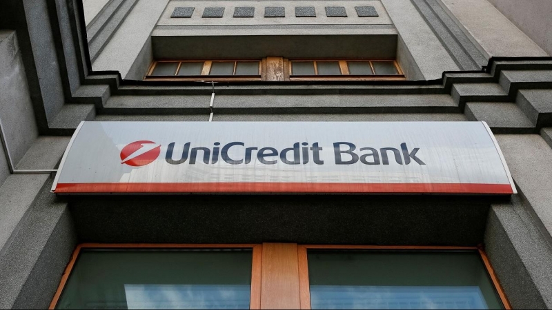 El logo de UniCredit en una sucursal en Kiev, la capital de Ucrania. REUTERS/Gleb Garanich