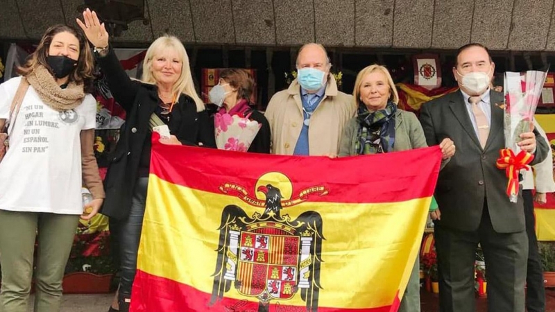 Carlota Sales Prendes, el general Chicharro presidente de la Fundación Franco y Francina Viñals en Mingorrubio 2020.