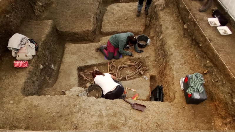 Equipo de trabajadores recuperando los restos humanos en el Barranco de Víznar. - Asociación Granadina por la Recuperación de la Memoria Histórica