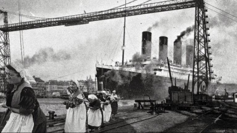 Representación ficticia de las sirgueras bajo el Puente de Portugalete.