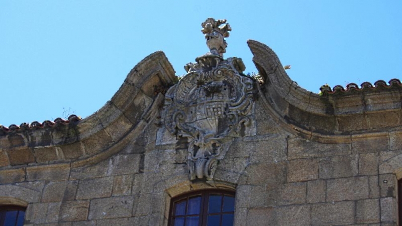 Detallle de la fachada de la Casa Cornide, un palacete del siglo XVIII, en el casco histórico de A Coruña.