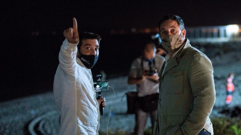 líder de Vox, Santiago Abascal, a su llegada a la playa de El Tarajal en Ceuta este miércoles, tras la entrada masiva de 8.000 personas desde el pasado lunes, en una inédita situación para la ciudad autónoma, con muchos comercios cerrados y con los servi