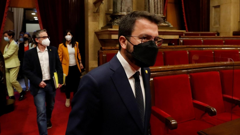 20/05/2021.-El candidato de ERC a la presidencia de la Generalitat, Pere Aragonès, durante la primera jornada del debate de su investidura, esta tarde en el Parlamento de Cataluña. EFE/Alberto Estévez