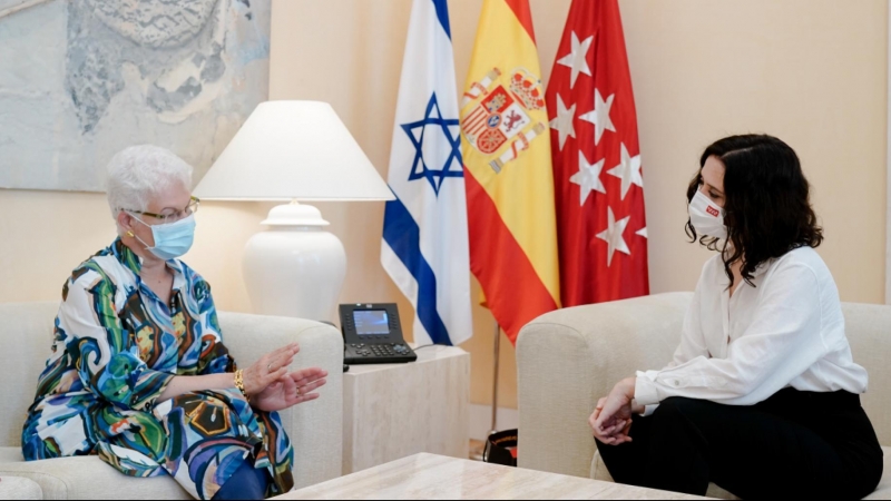 Isabel Díaz Ayuso recibe a la embajadora de Israel en España, Rodica Radian-Gordon.