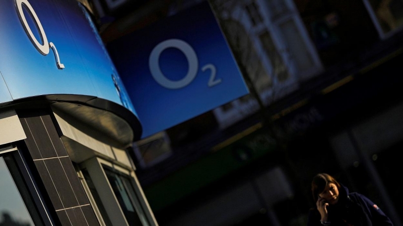 Una tienda del operador de telefonía móvil O2, de Telefónica, en la ciudad inglesa de Loughborough. REUTERS/Darren Staples