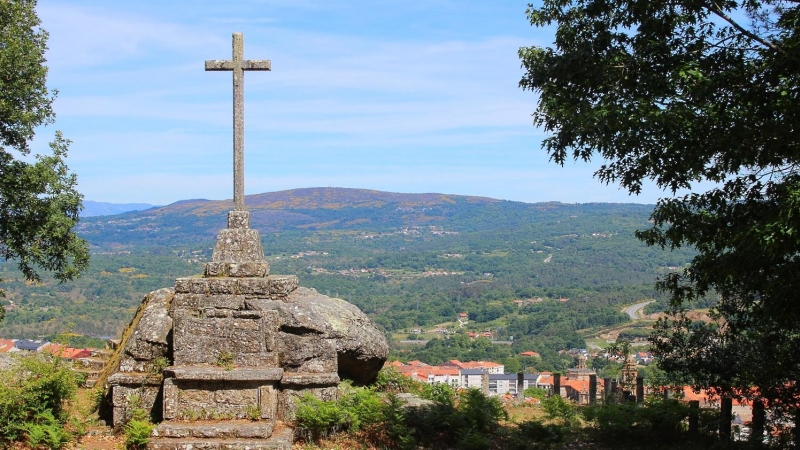 Imagen de la cruz de la Bandera de Marruecos en Outeiro da Obra. - Comité de Memoria Histórica da Comarca de Celanova