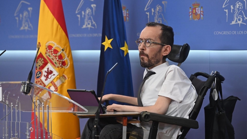 18/05/2021.- El portavoz parlamentario de Unidas Podemos, Pablo Echenique, da una rueda de prensa en el ámbito de la reunión de la Junta de Portavoces, este martes, en el Congreso de los Diputados. EFE/Fernando Villar