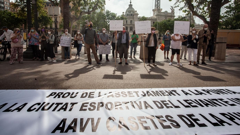 Concentración ante el Ajuntament de València.