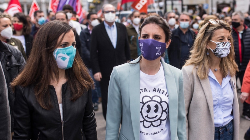 La ministra de Derechos Sociales y Agenda 2030, Ione Belarra; la ministra de Igualdad, Irene Montero; la vicepresidenta tercera y ministra de Trabajo, Yolanda Díaz