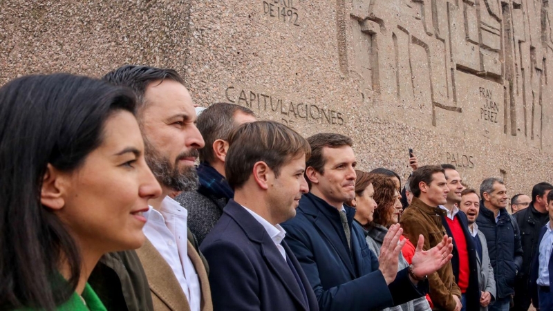 Pablo Casado y Santiago Abascal en la concentración en la Plaza de Colón (Madrid) bajo el lema 'Por una España unida' celebrada en febrero de 2019.