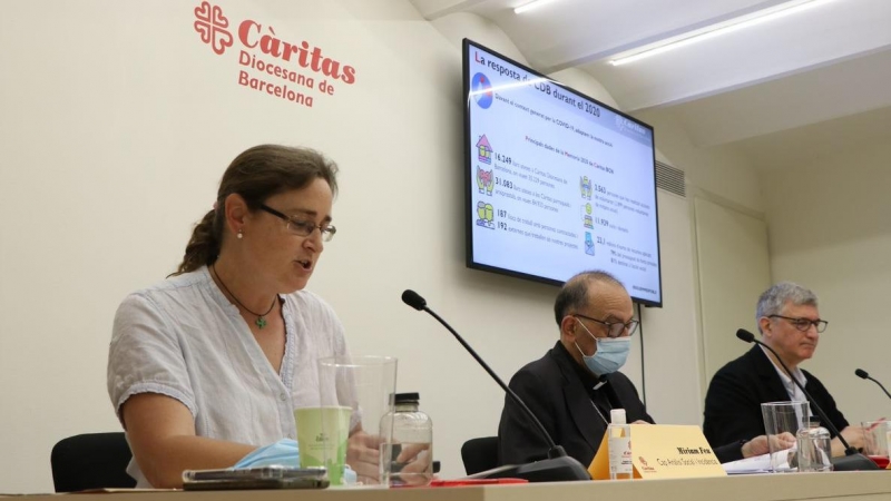 presentació del darrer informe de la ciutat de Barceloa. D'esquerra a dreta, Miriam Feu, Joan Josep Omella i Salvador Busquets. Imatge del 3 de juny del 2021.